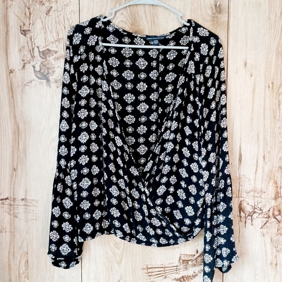 COPY - AEO Boho Faux Wrap Top - Picture 1 of 6